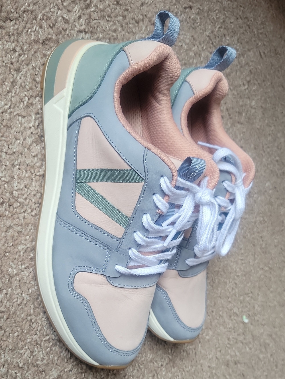 Vionic Women’s Pastel Pink & Light Blue Casual Sneakers